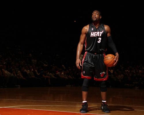 能否做到？拜仁有望成为首支欧冠客战巴黎取得三连胜的球队（拜仁冲击历史：有望成欧冠首支客场对巴黎实现三连胜的球队）