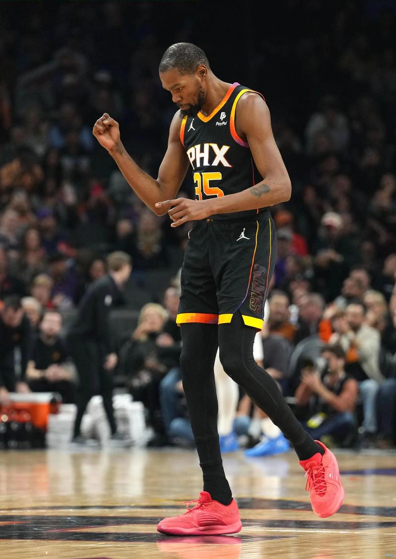 雨一直下，气氛不算融洽！这次比赛为什么不带徐杰呢？（雨不停歇，气氛微妙：这次比赛为何未带徐杰？）