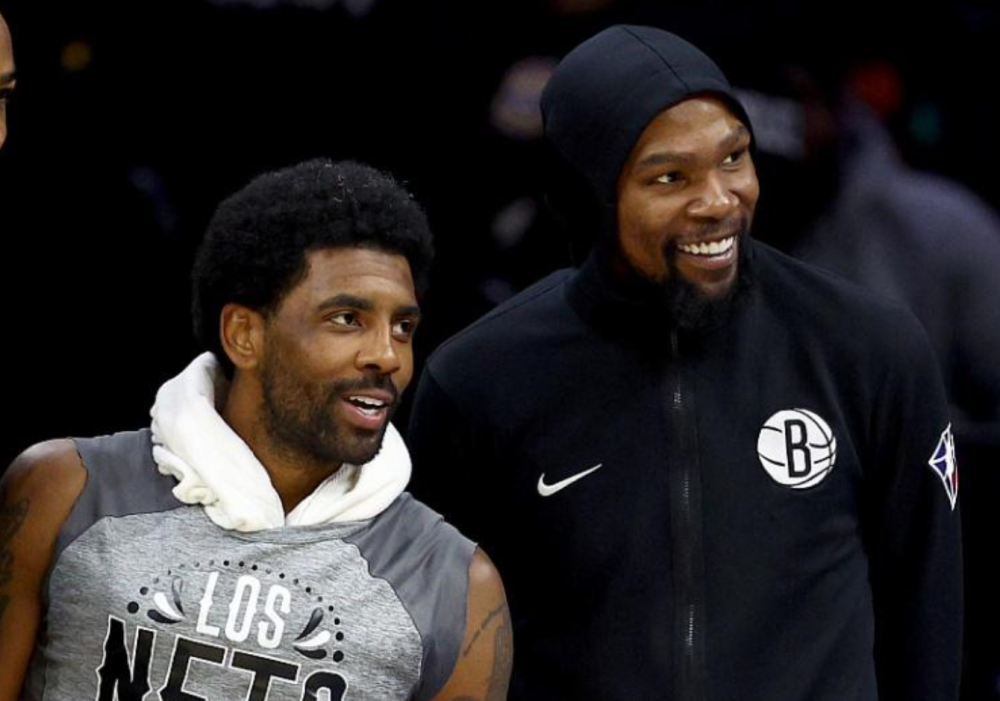 前锋连续三场进球，状态巅峰（前锋三战连斩，状态火热）